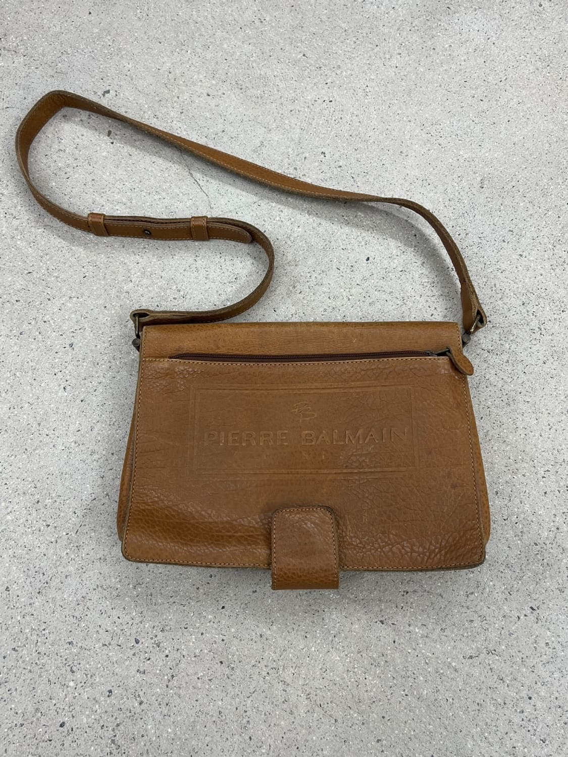 피에르 발망 90s 레더 플랩 크로스백 상품이미지1