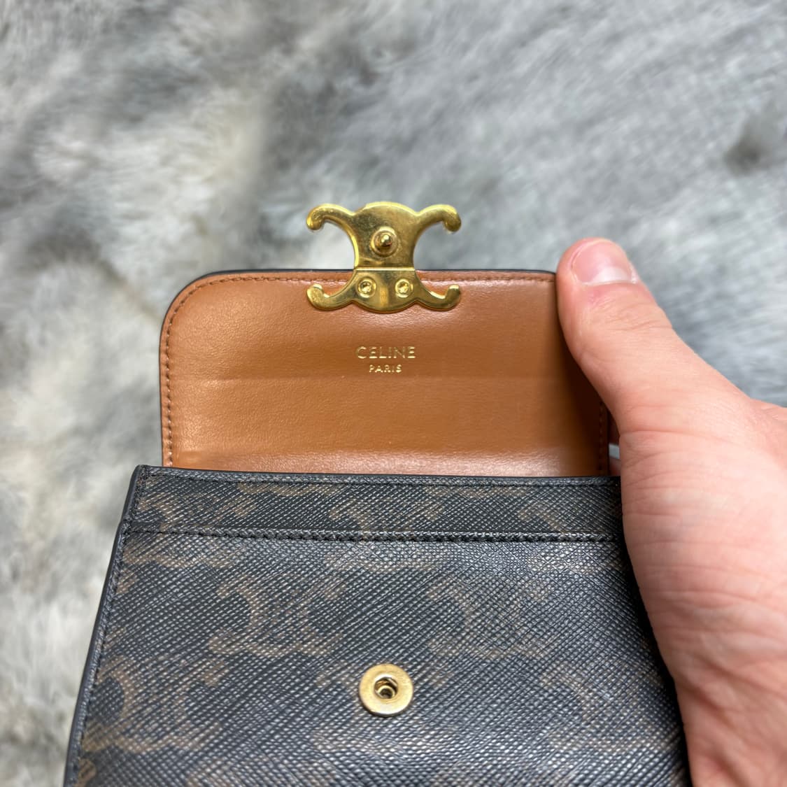 셀린느 트리옹프 플랩 카드지갑 상품이미지5