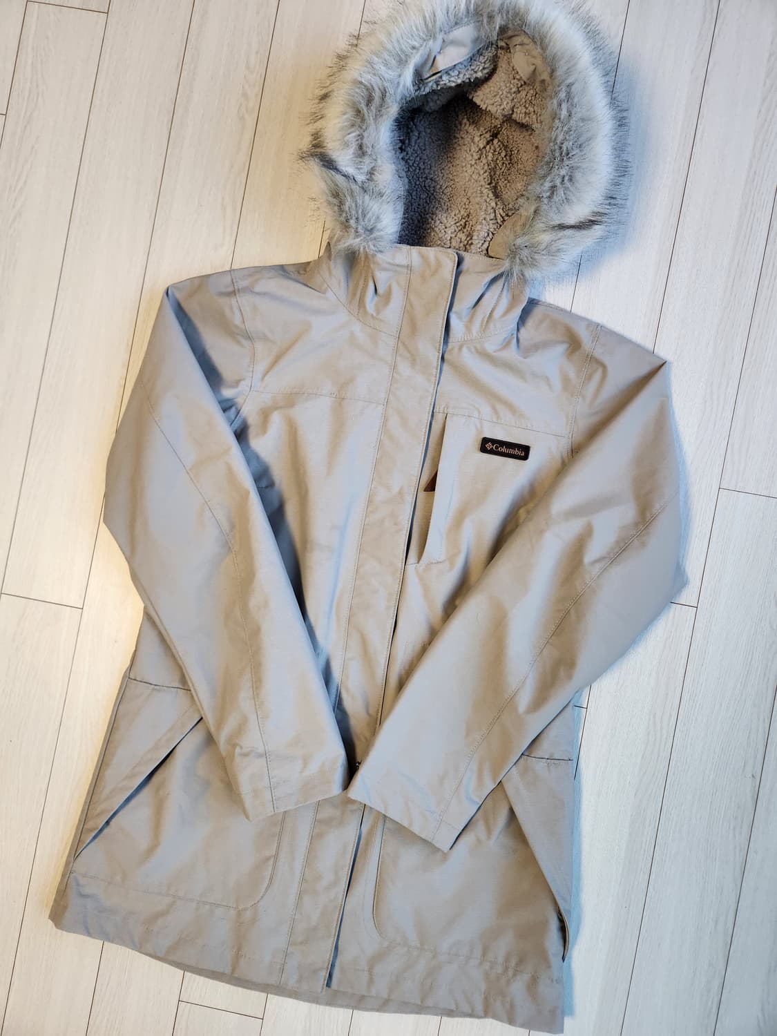 새상품급) 컬럼비아 여성 마운틴 방수 방풍 바람막이 자켓 사이즈m

내피 상품이미지1