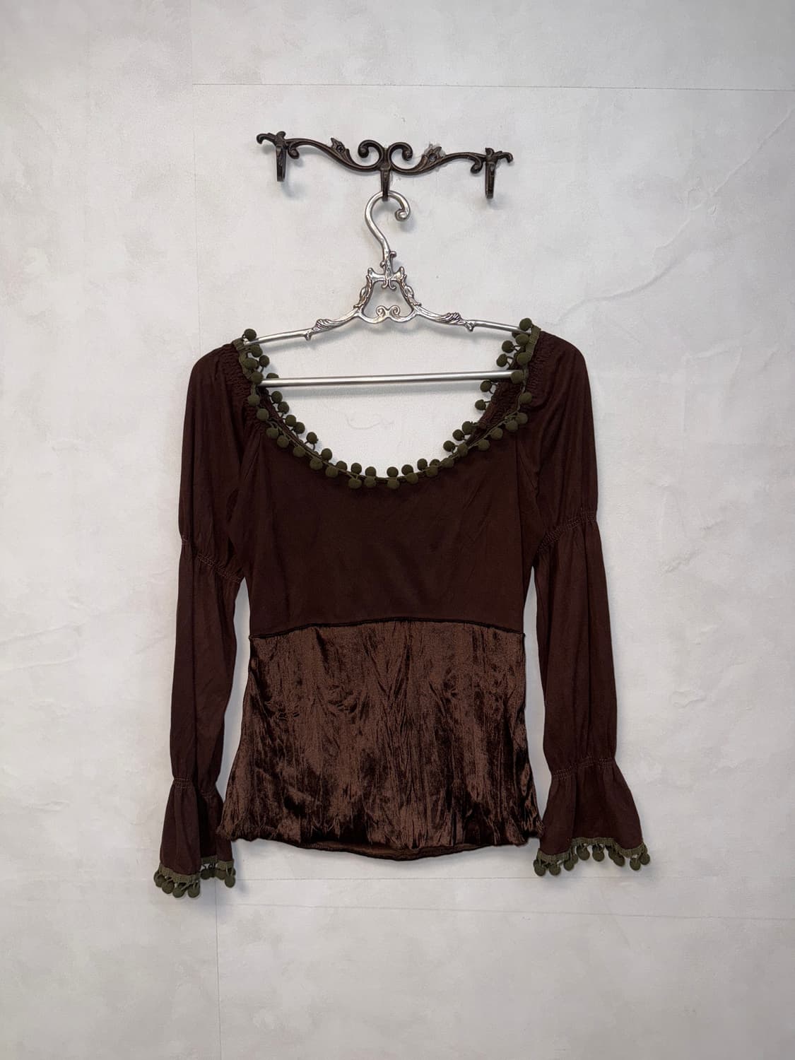 Dark brown ethnic velvet off shoulder bl 상품이미지6