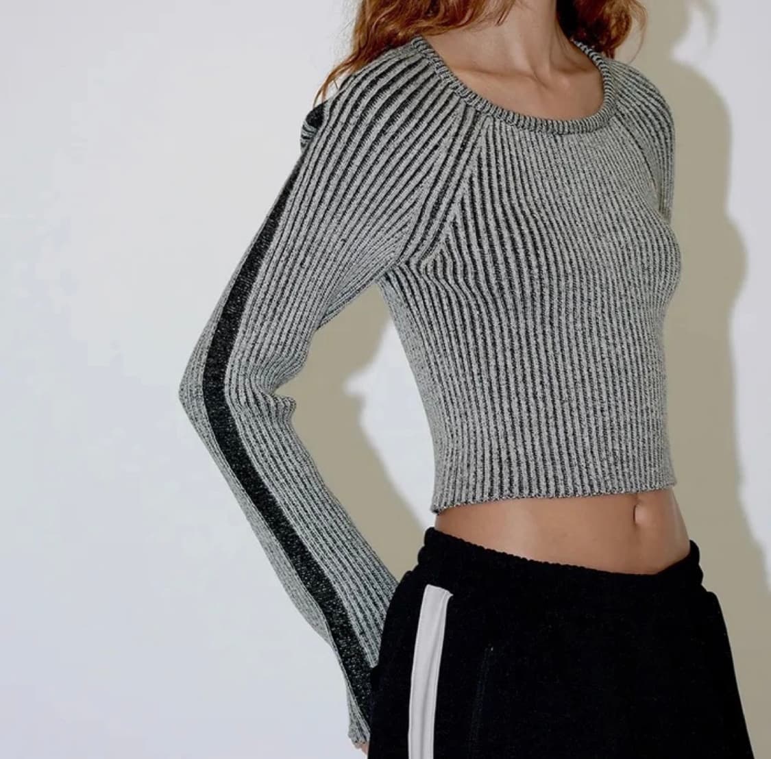 [새상품] DIAGONAL 다이애그널 크롭 니트 free size 상품이미지2