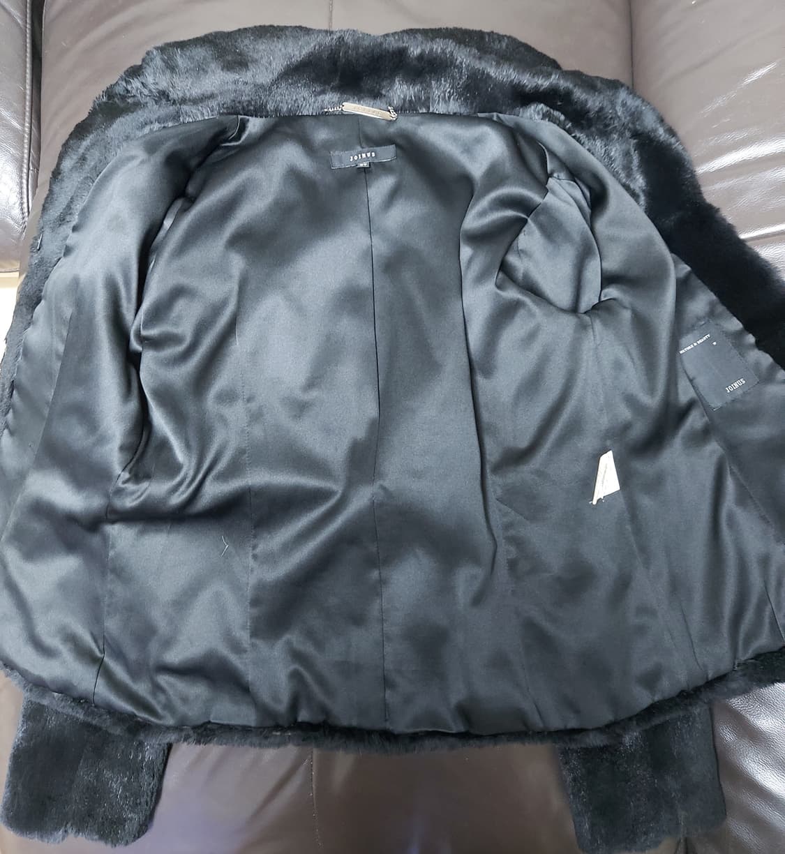 JOINUS 블랙 토끼털 자켓(77사이즈)

 상품이미지4