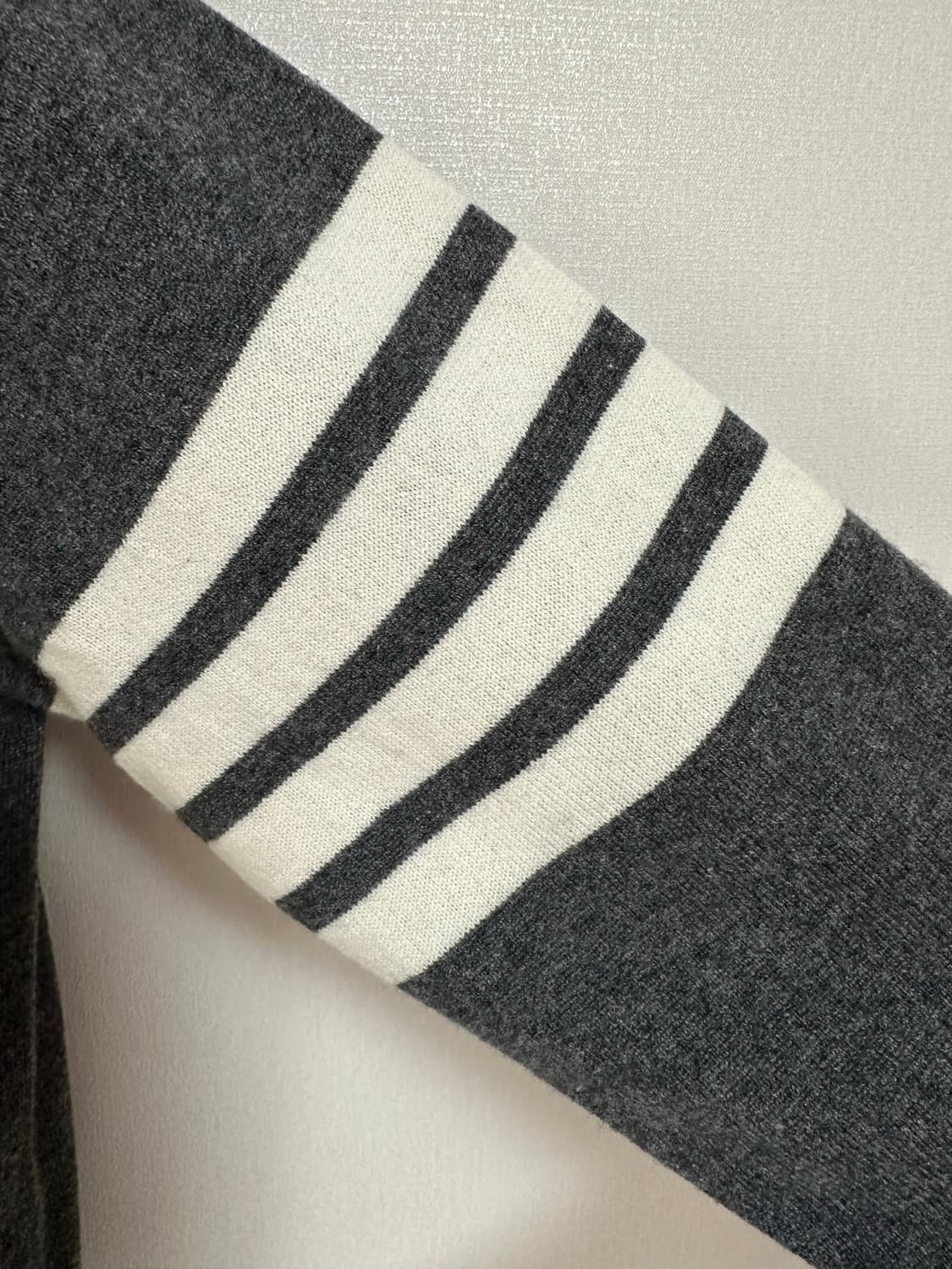 [3size] 톰브라운 캐시미어 가디건 그레이 상품이미지3