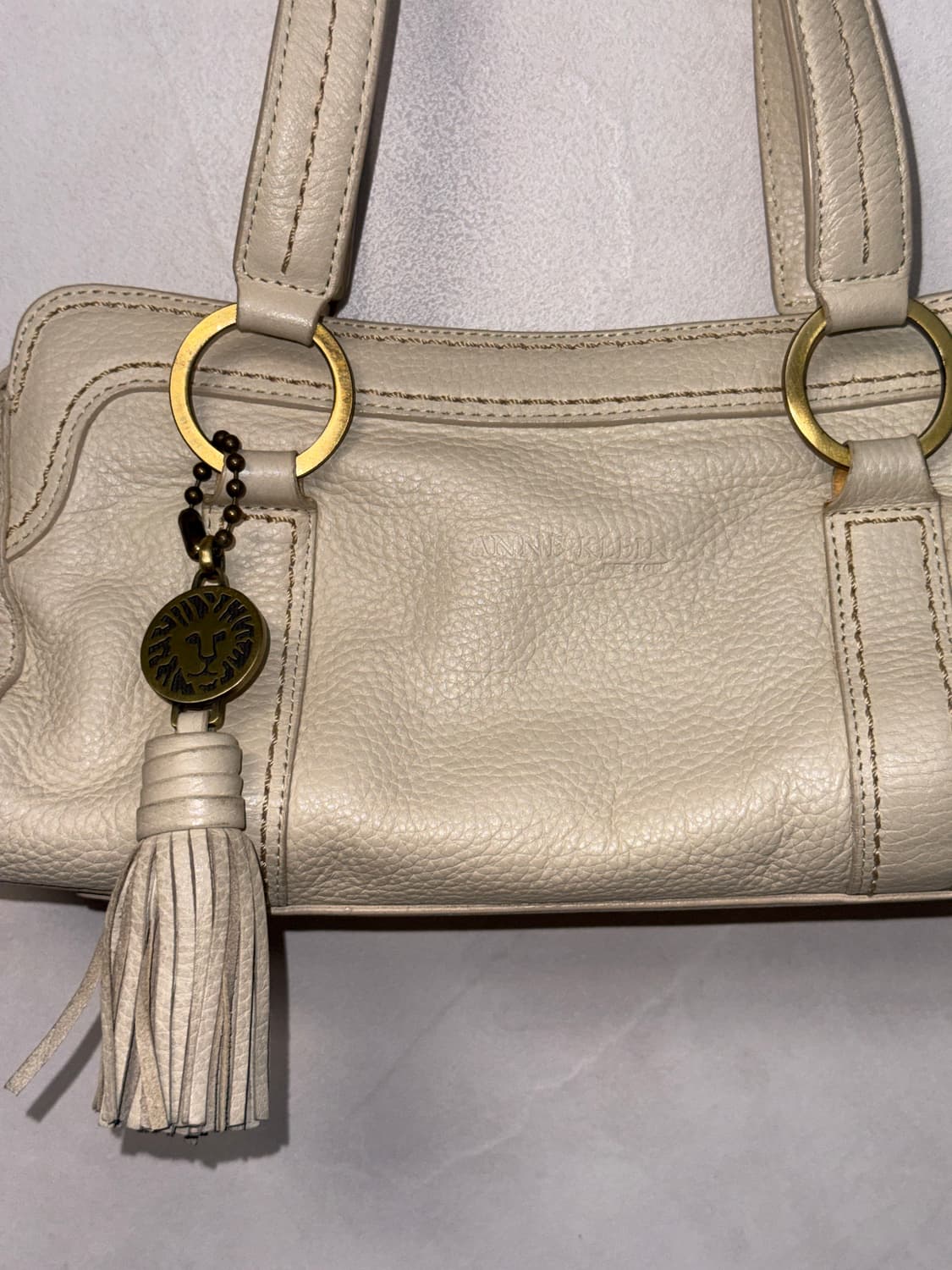 Anne Klein ivory stitch tassel 숄더백  상품이미지3