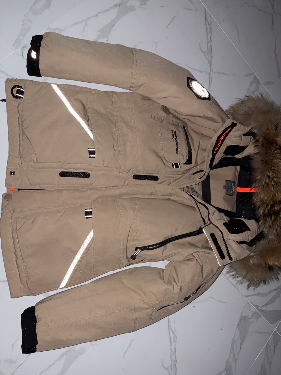 뉴발라스 구스다운 패딩 M 95 사이즈 팔아요 상품이미지3