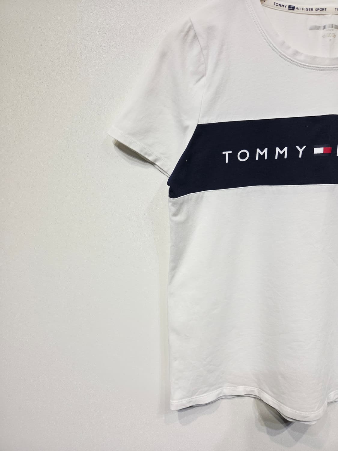 타미힐피거 스포츠 빅로고 배색 반팔 티셔츠 상품이미지4