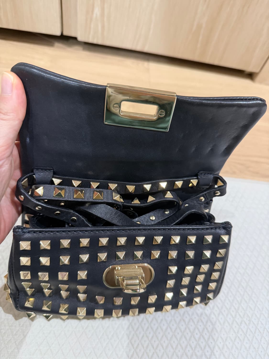 발렌티노 스터드 미니크로스백 상품이미지9