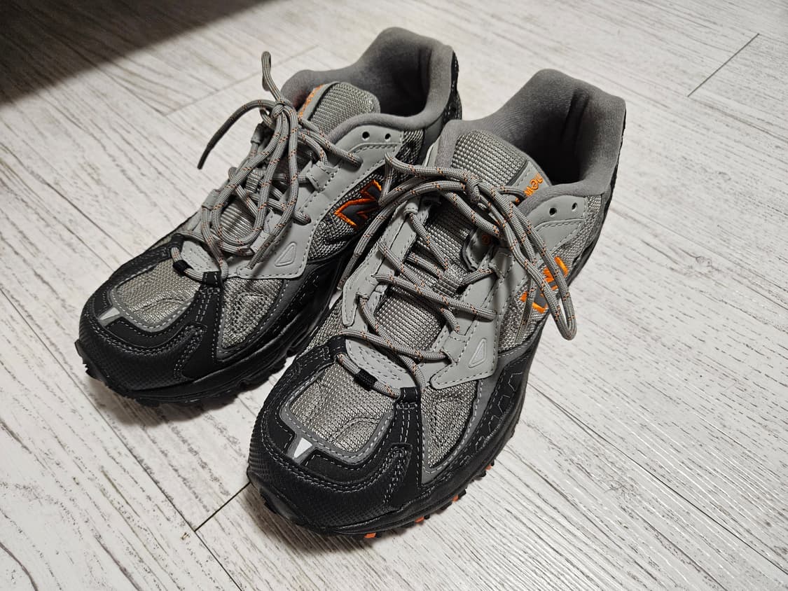 뉴발란스 703 그레이 블랙 오렌지 260사이즈 상품이미지1