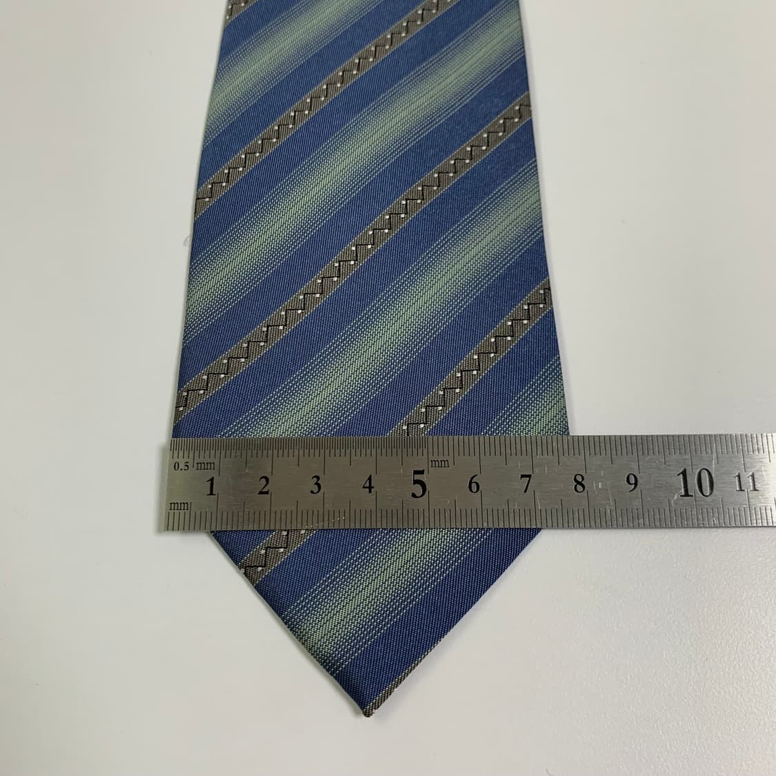 입생로랑(YSL) 명품 슬림 내로우넥타이 A+등급 7.7cm 상품이미지10