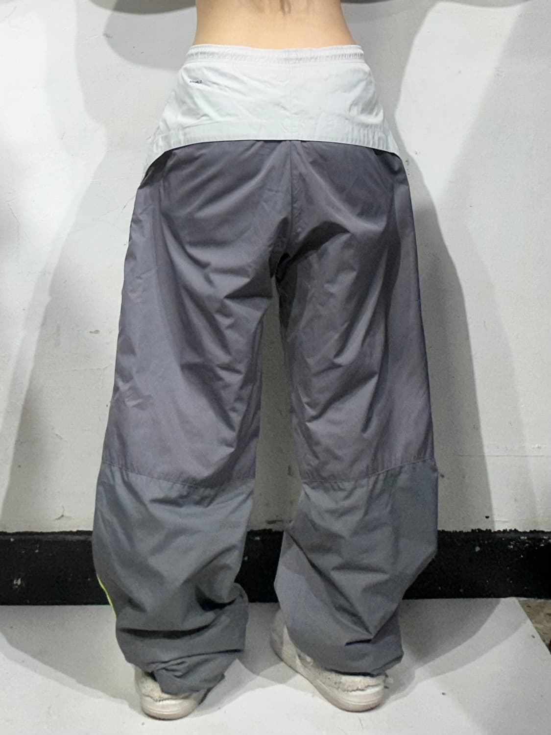 00s 나이키 차콜 화이트 와이드 트랙 팬츠 L 상품이미지3