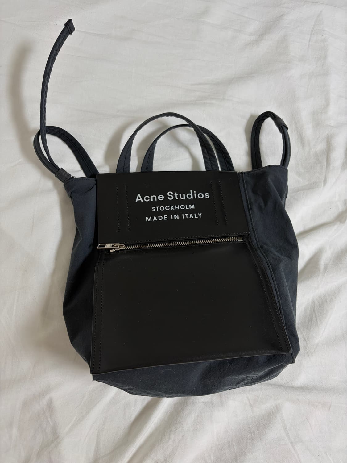 아크네 베이커백 스몰 블랙 택포 13만원 상품이미지3