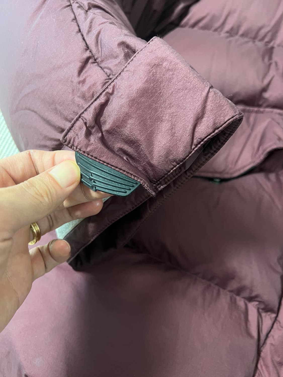 아크네 덕다운패딩 국내 100-105사이즈 상품이미지4