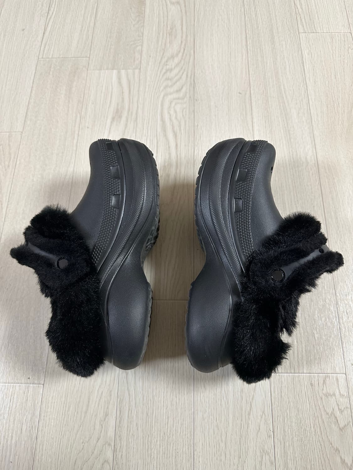 크록스 클래식 베이 라인드 클로그 블랙 w6 상품이미지4