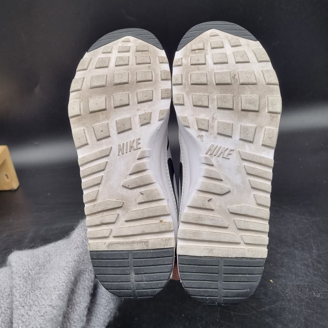 나이키 에어맥스 티아 여성운동화230 상품이미지3