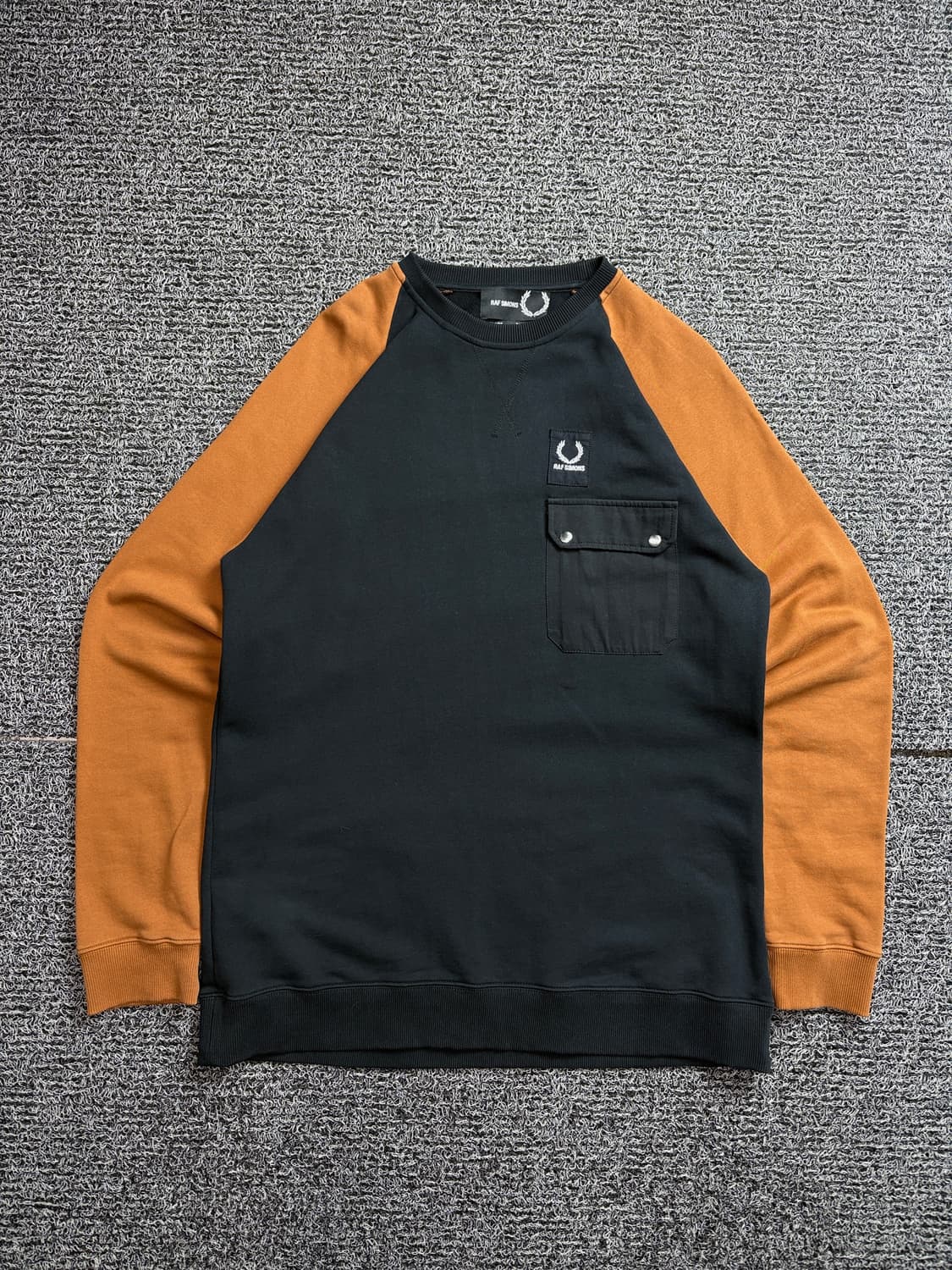 프레드페리 X 라프시몬스 포켓 크루넥 스웻 셔츠 2085 상품이미지2