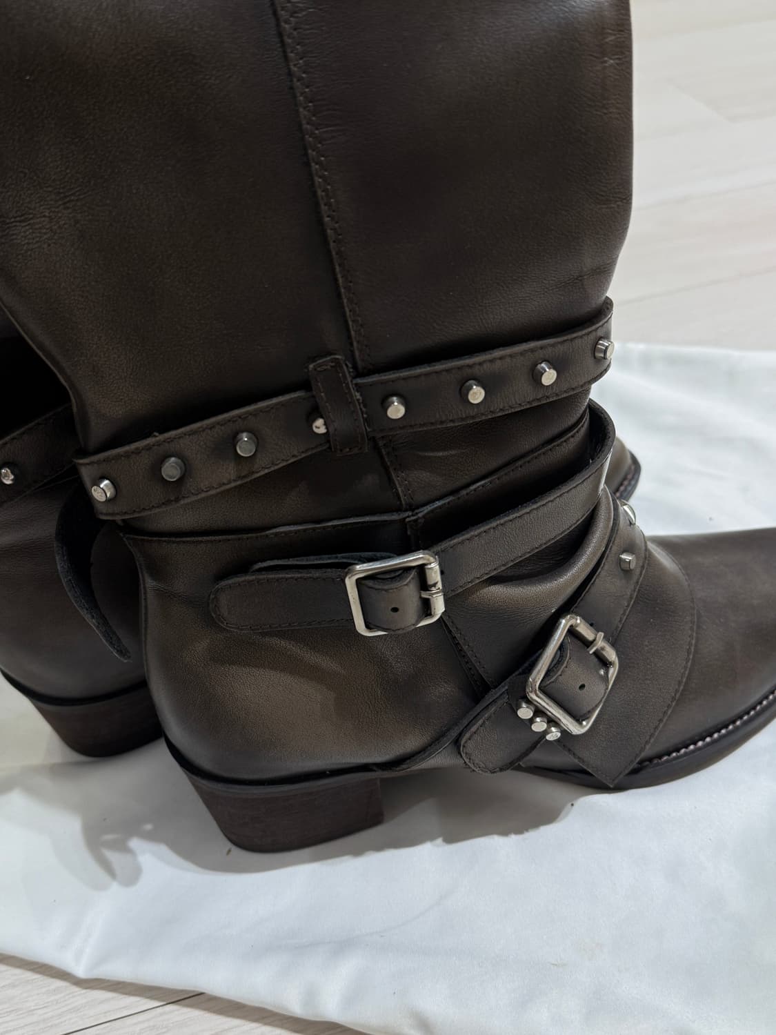 ‼️이사 처분 (새상품) 러프넥 보헤미안 체인벨트 롱부츠 240 상품이미지2