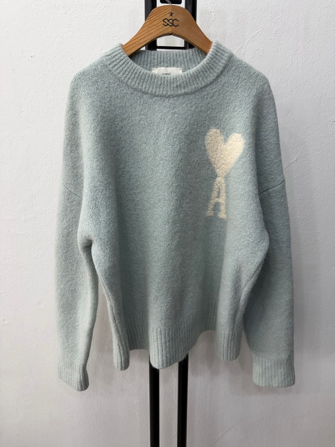 정품) AMI 아미 여성 24ss 오버핏 하트 로고 니트 S 상품이미지1