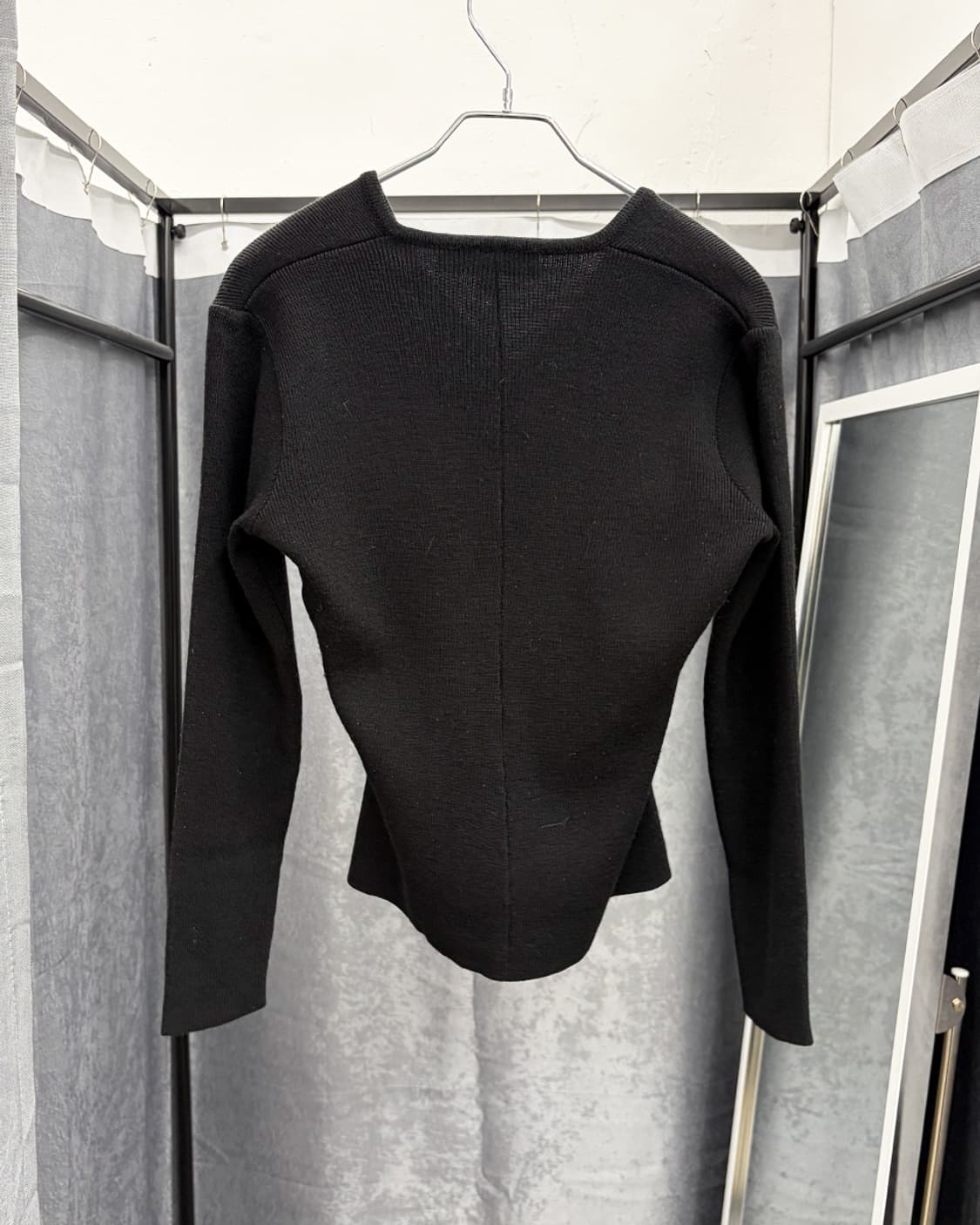 아마야 아르주아가 레더 패널 브이넥 니트 상품이미지2