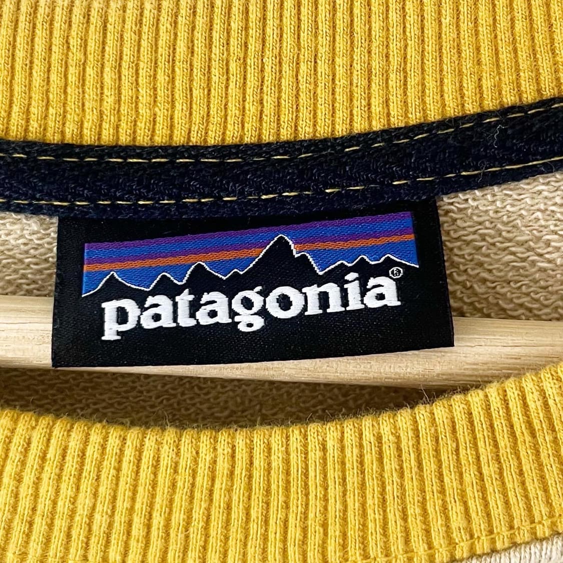 파타고니아 옐로우 백빅로고 라운드 맨투맨 상품이미지6