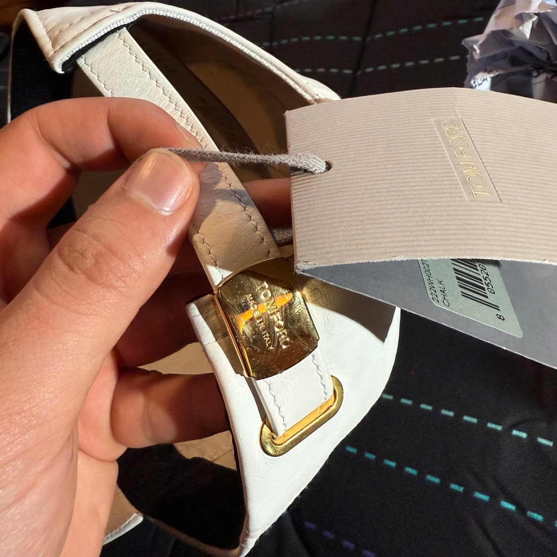 톰포드 23 S/S 금장 TF 로고 레더 볼캡 판매 합니다. 상품이미지7