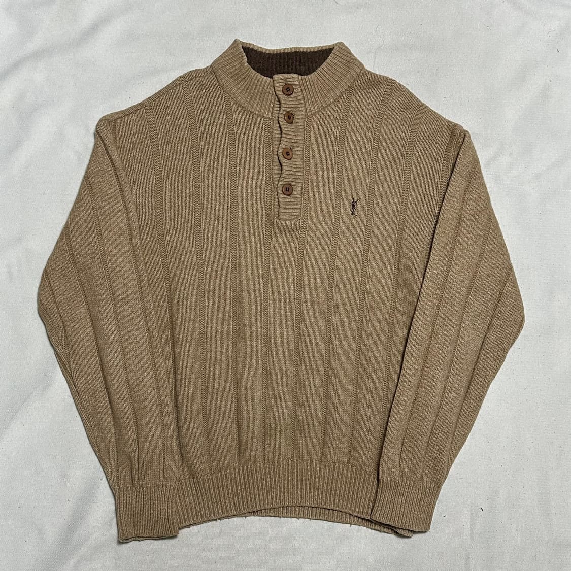 95 입생로랑 베이지 반집업 버튼 니트 상품이미지2