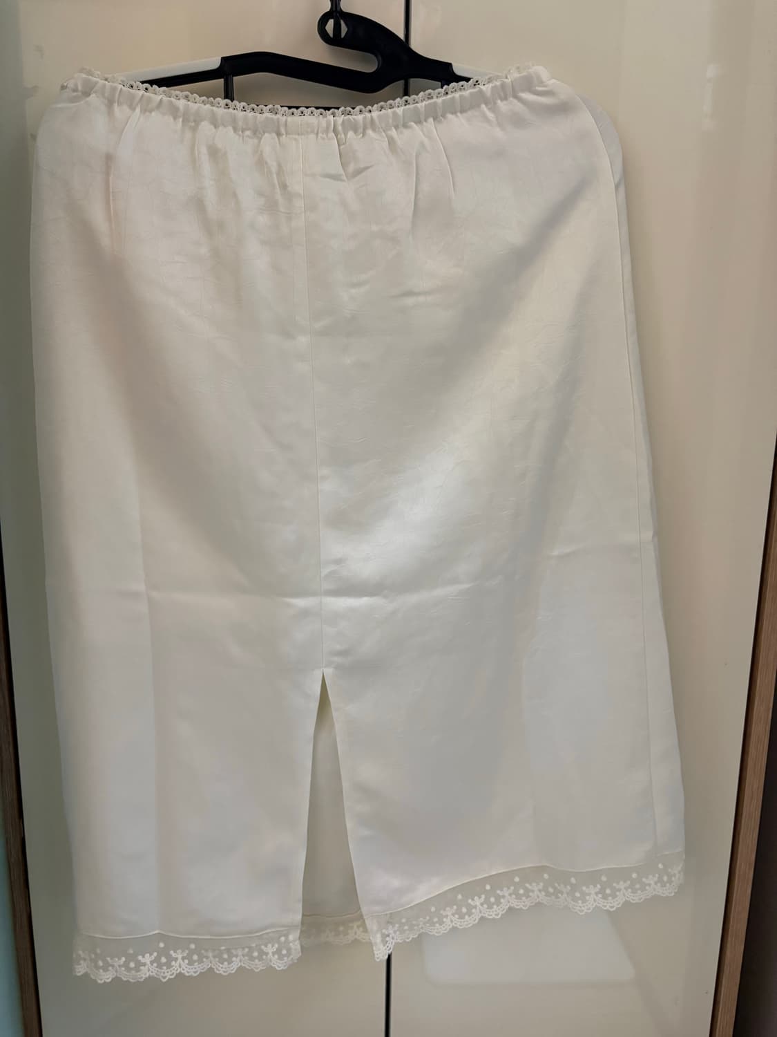 미쏘 샤틴 미디 스커트 크림xs 새상품 상품이미지3