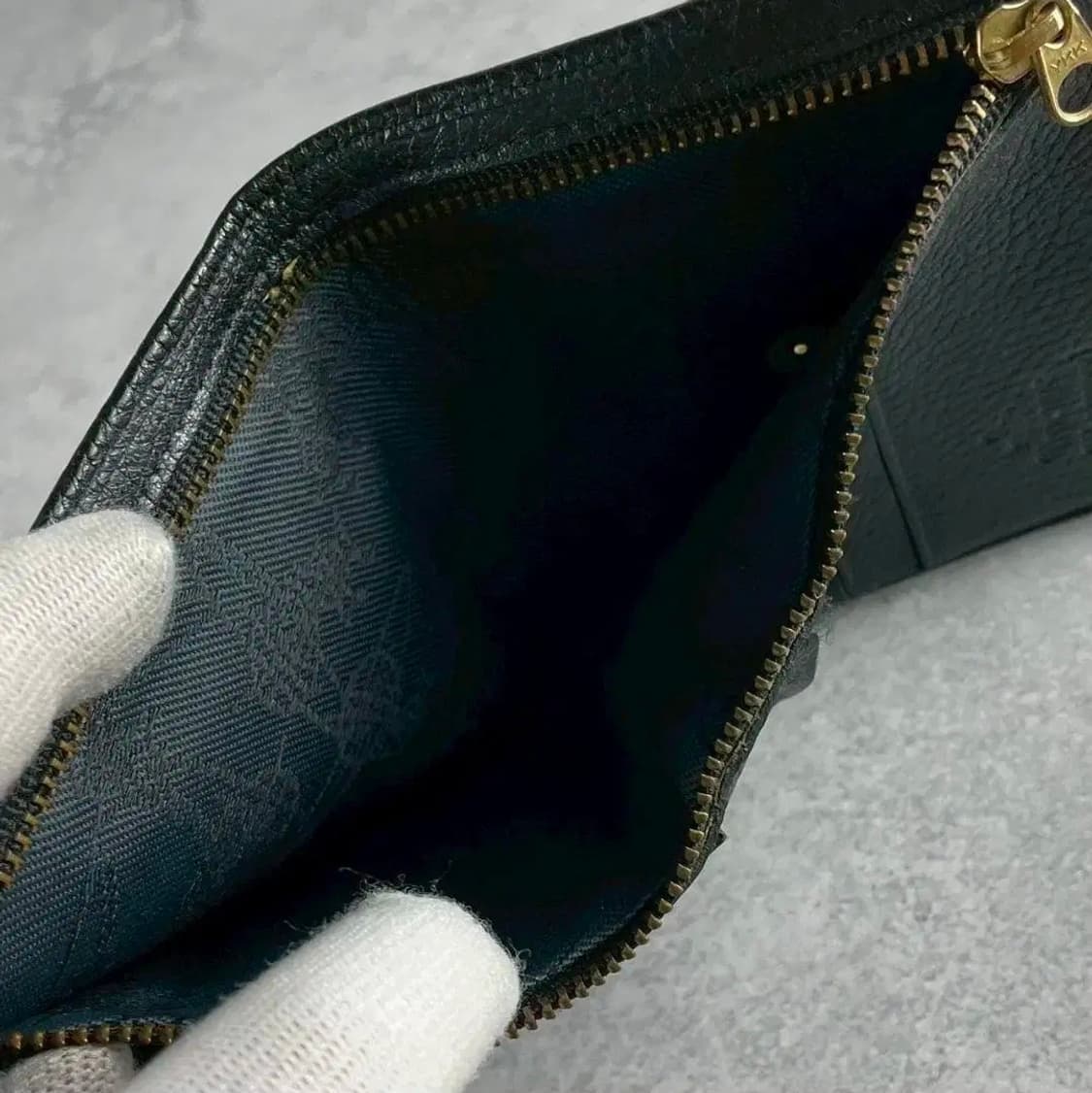 비비안 웨스트우드 트라이 버클 가죽 지갑 상품이미지8