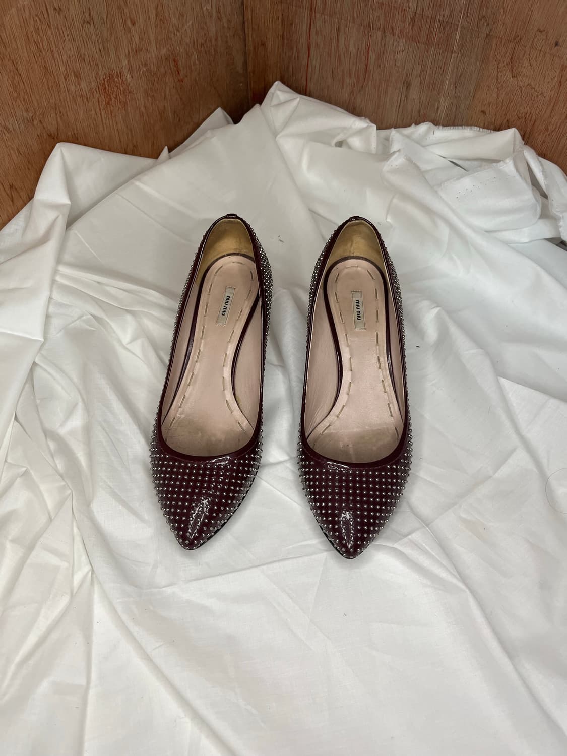 미우미우 스터드 힐 상품이미지1