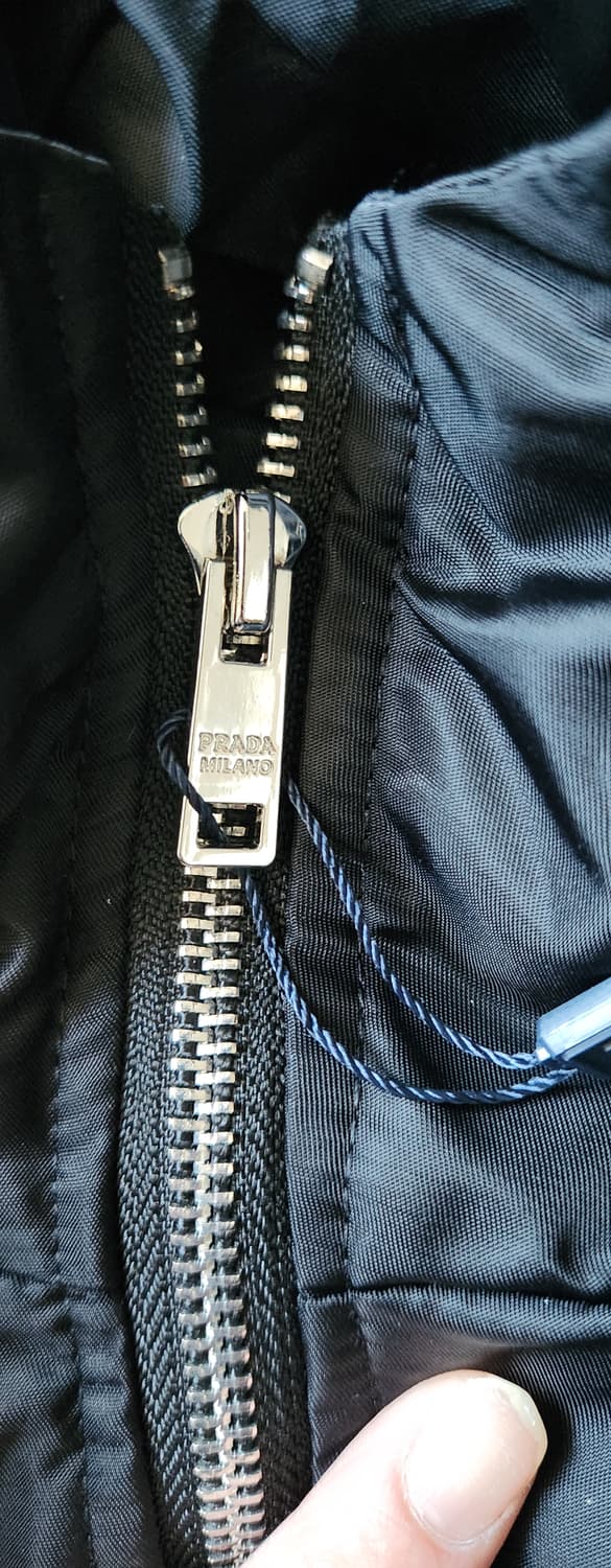 프라다 리나일론 후드 다운 재킷 블랙 새상품 상품이미지6