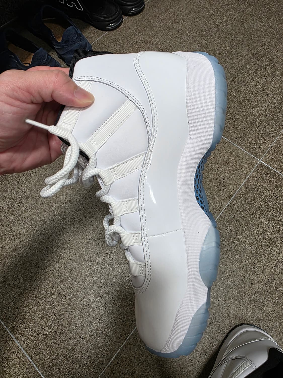 조던 11 레트로 레전드 블루 2024 상품이미지3