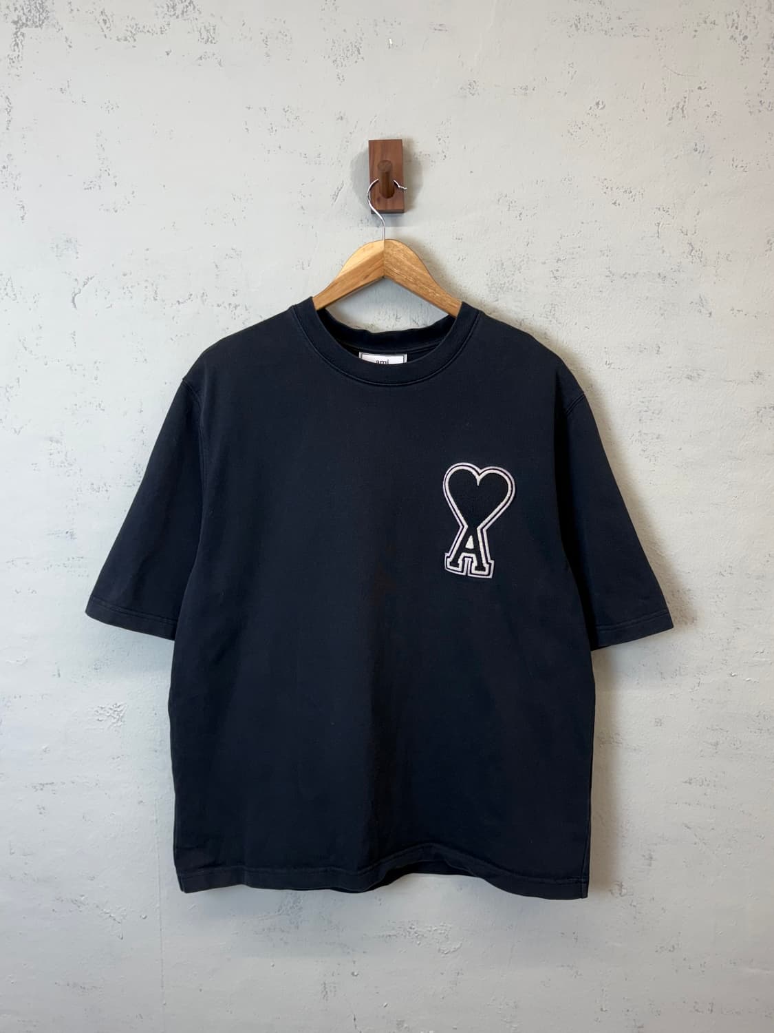 AMI 아미 빅하트 반팔 블랙 상품이미지1