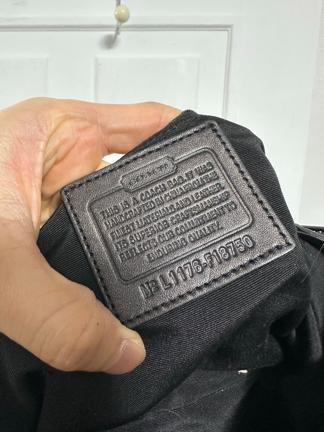 코치 시그니처 숄더백 상품이미지4