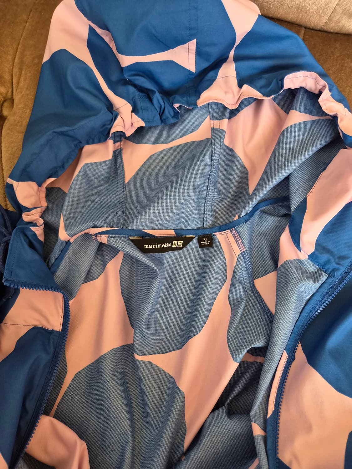 유니클로 마리메꼬 콜라보 여성 빅도트루즈핏바람막이 XL사이즈 상품이미지7