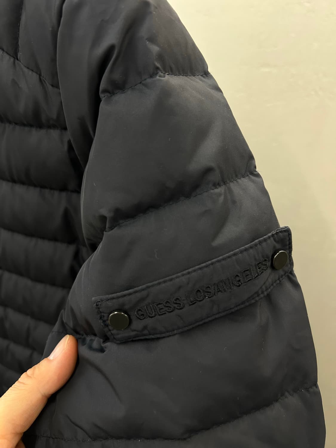 게스(GUESS) 블랙 구스 경량 패딩  상품이미지6