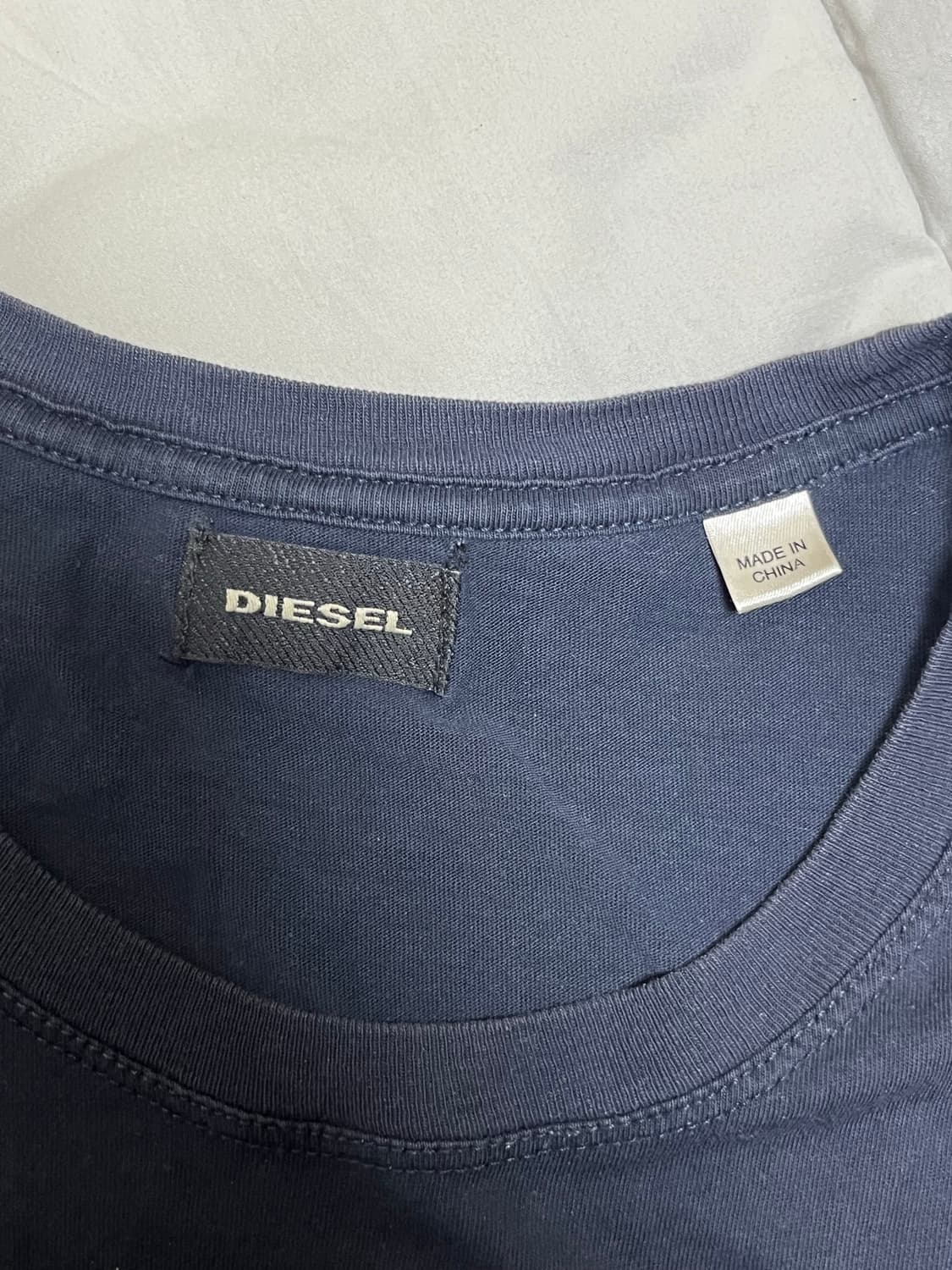 디젤 자수 반팔티 L 네이비 상품이미지3