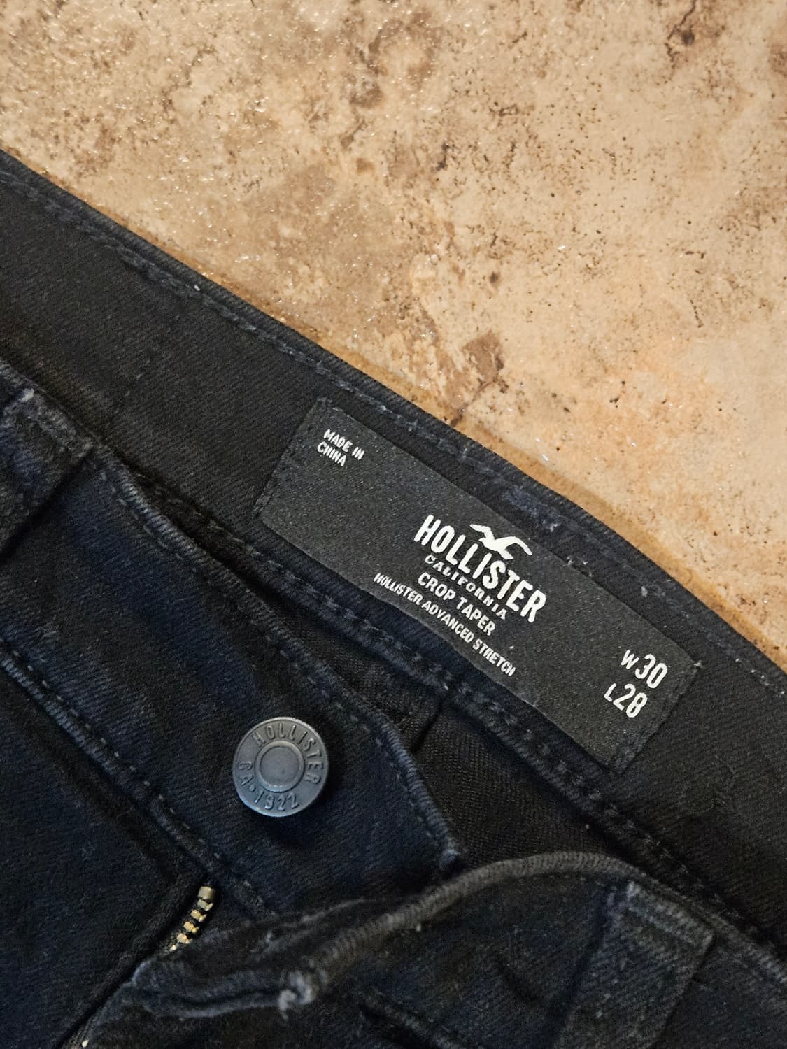 홀리스터(HOLLISTER)의 크롭 테이퍼 블랙 데님 팬츠 상품이미지4