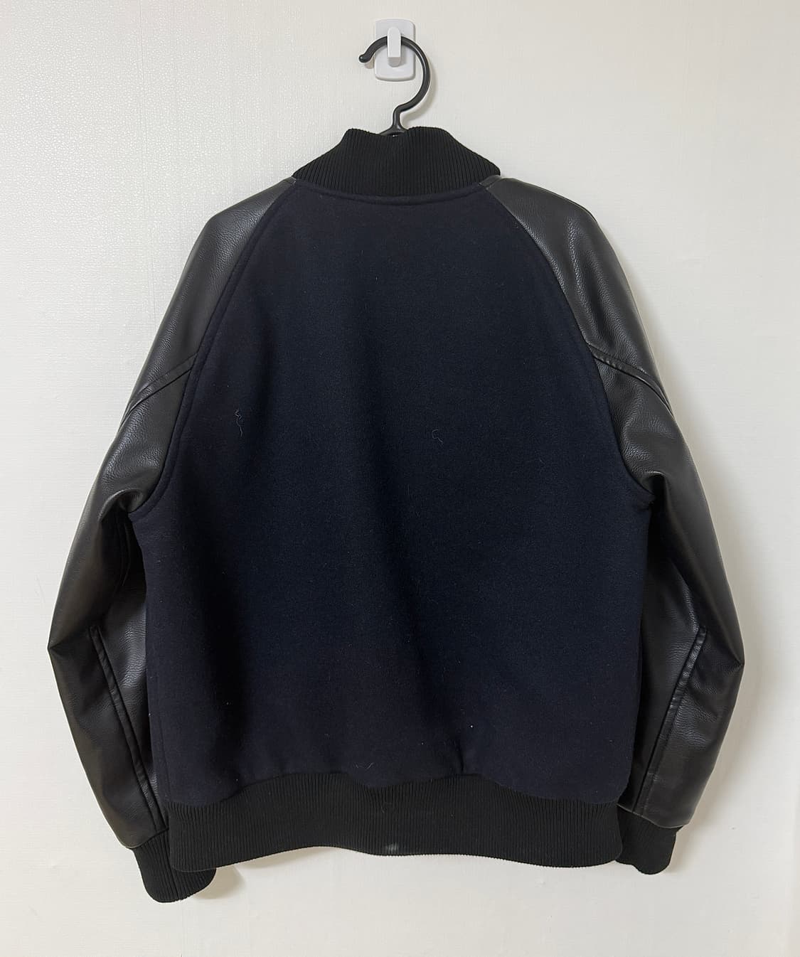 (L) 유니클로 비건레더 바시티 자켓 상품이미지3