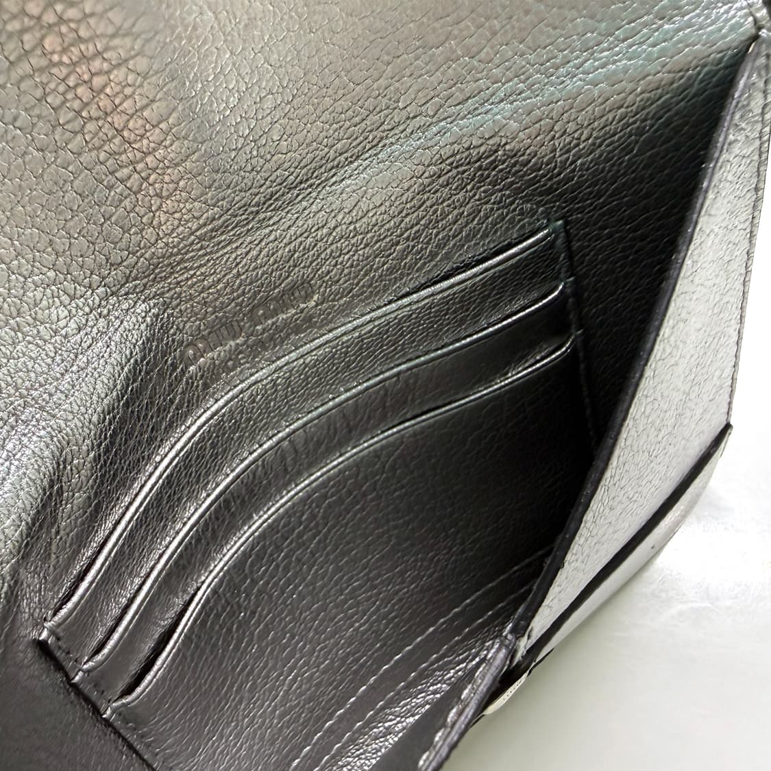 미우미우 마드라스 슬림 러브 엔빌로프 체인 지갑(실버) 상품이미지3