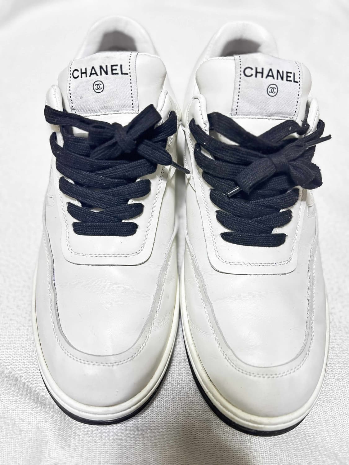 샤넬 화이트 스니커즈 42사이즈 상품이미지1