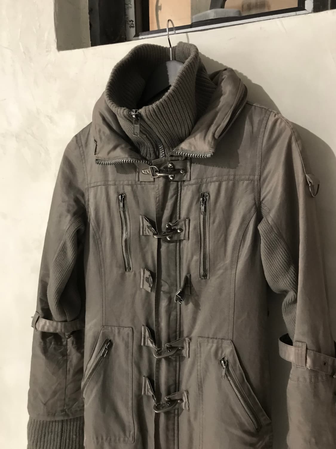 Lein bold buckle slim fit coated jumper 상품이미지3