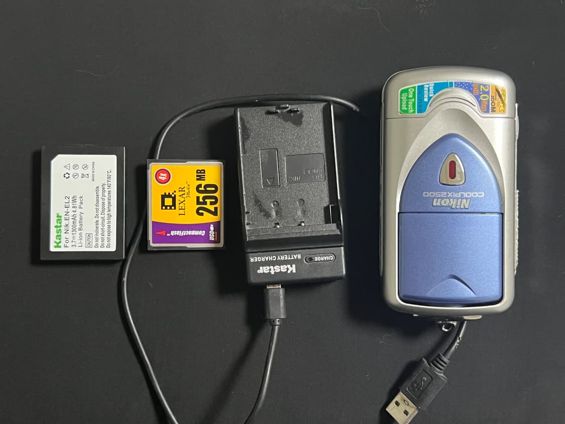 니콘 쿨픽스 2500 카메라+배터리,충전기+메모리카드 (작례o) 상품이미지1