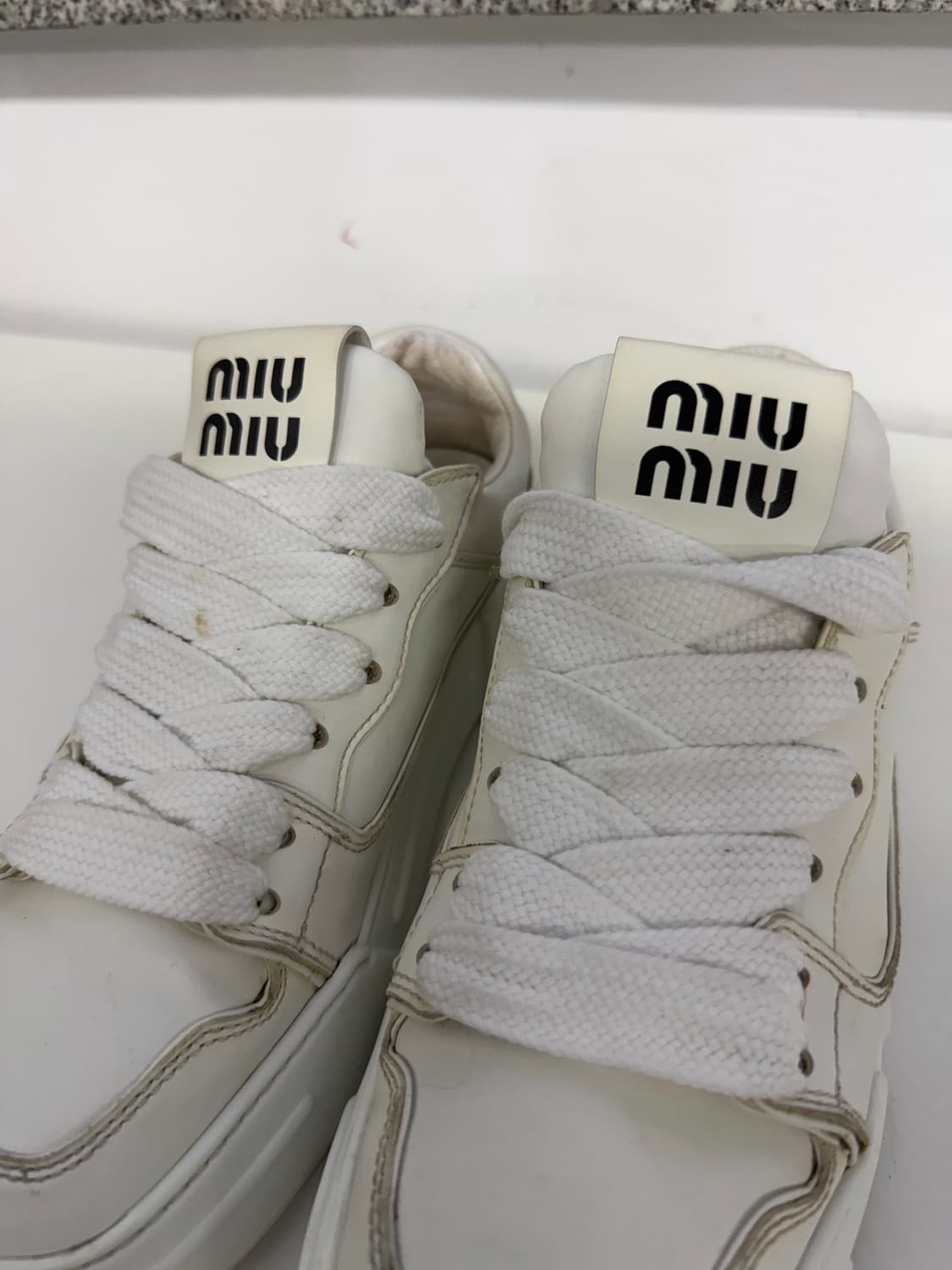 정품) 미우미우 로고 레더 스니커즈 37.5  상품이미지4