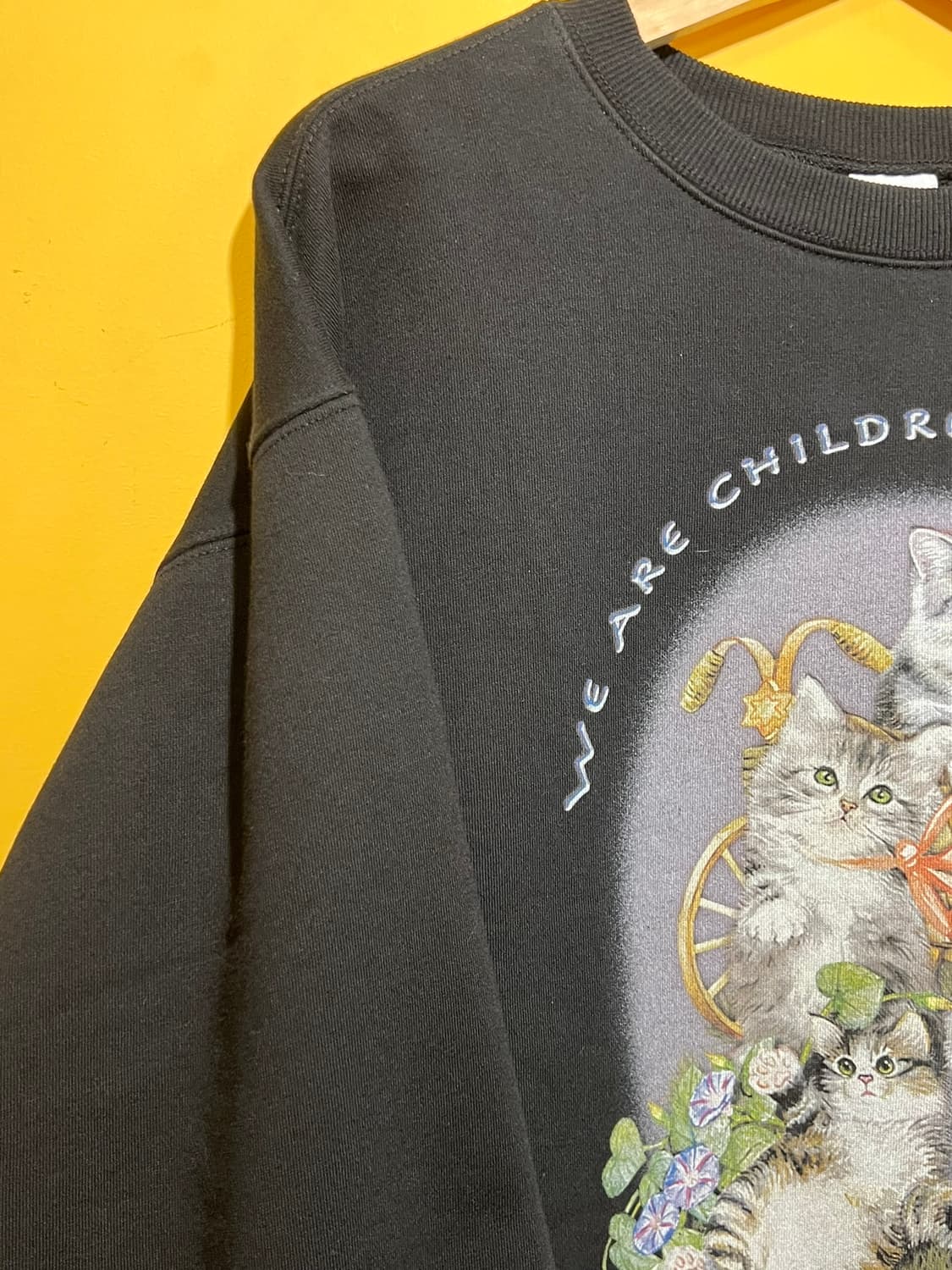 [M] 스컬프터 고양이 그래픽 스웻셔츠 블랙 프린트 맨투맨 블랙 상품이미지4