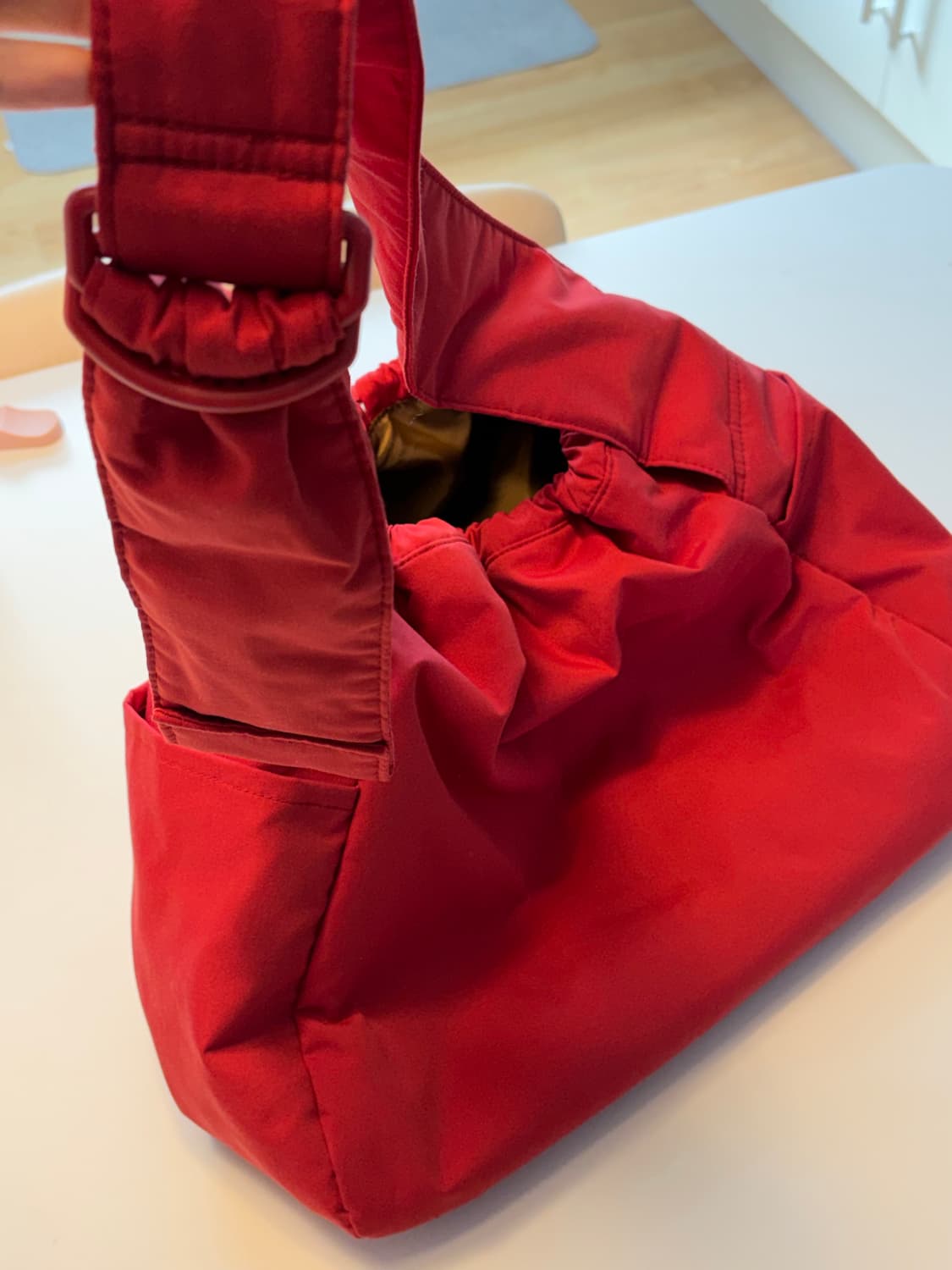 유니클로 C 소프트퍼피백 레드 새상품 상품이미지2