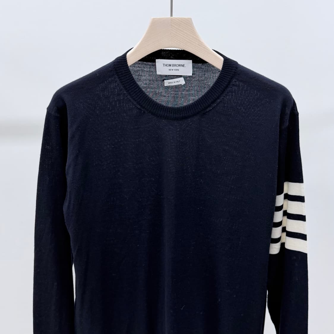[S+급/2] 톰브라운 사선완장 메리노 울 니트 네이비 상품이미지3
