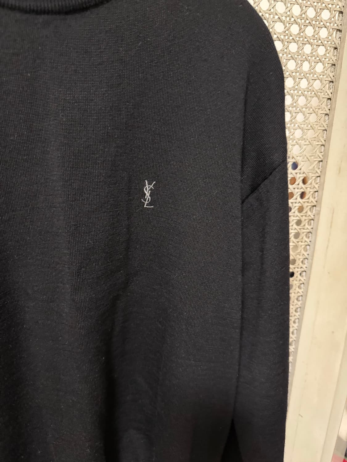 입생로랑 클래식 블랙 반목 니트 판매합니다 상품이미지7