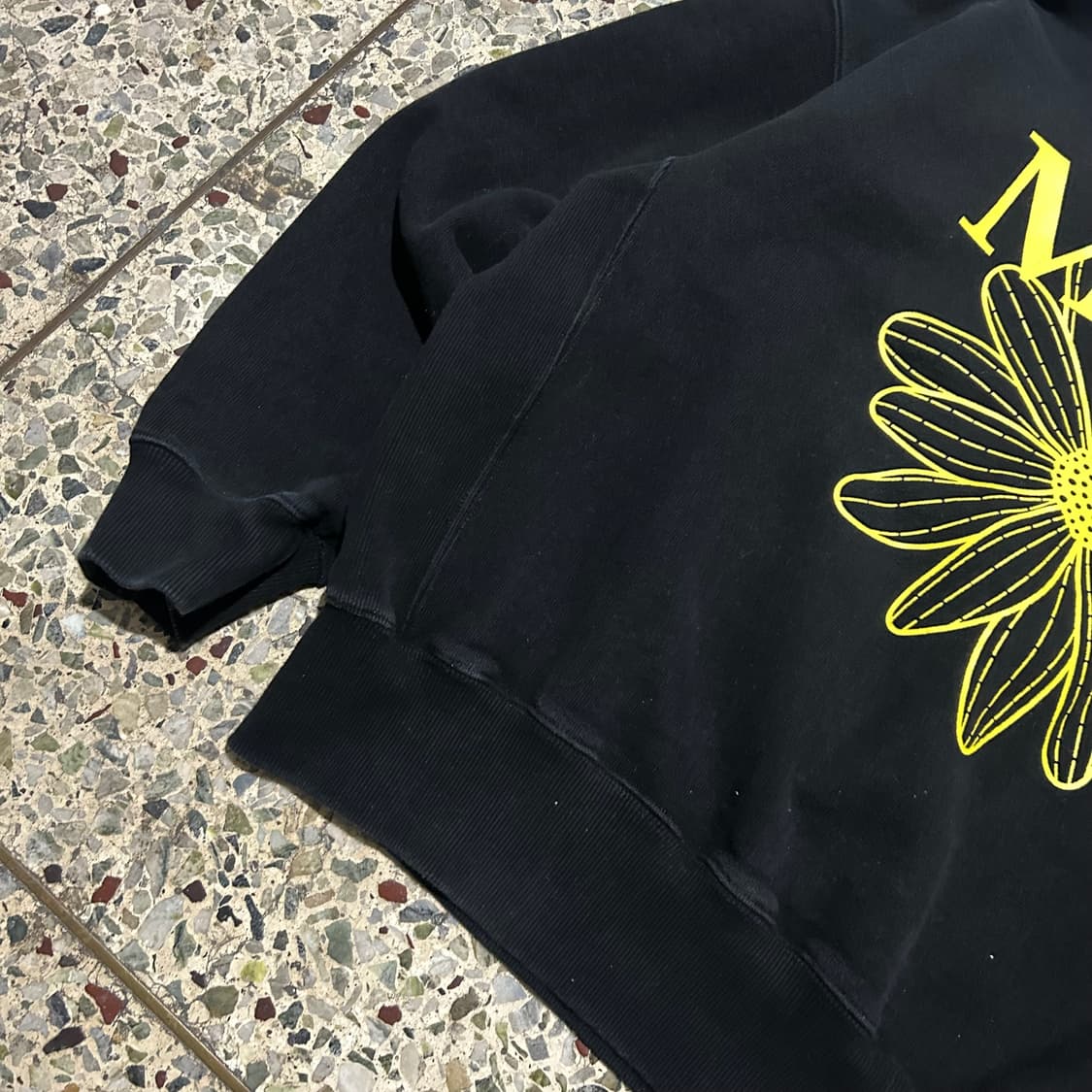 마르디 메크르디 블랙 맨투맨 상품이미지3