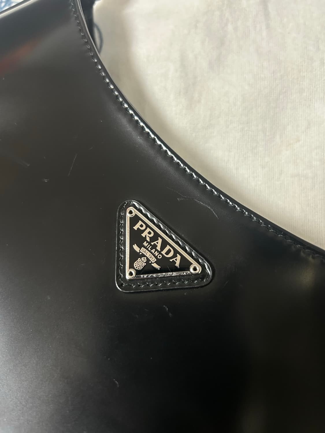 프라다 클레오 브러시드 숄더백 상품이미지5