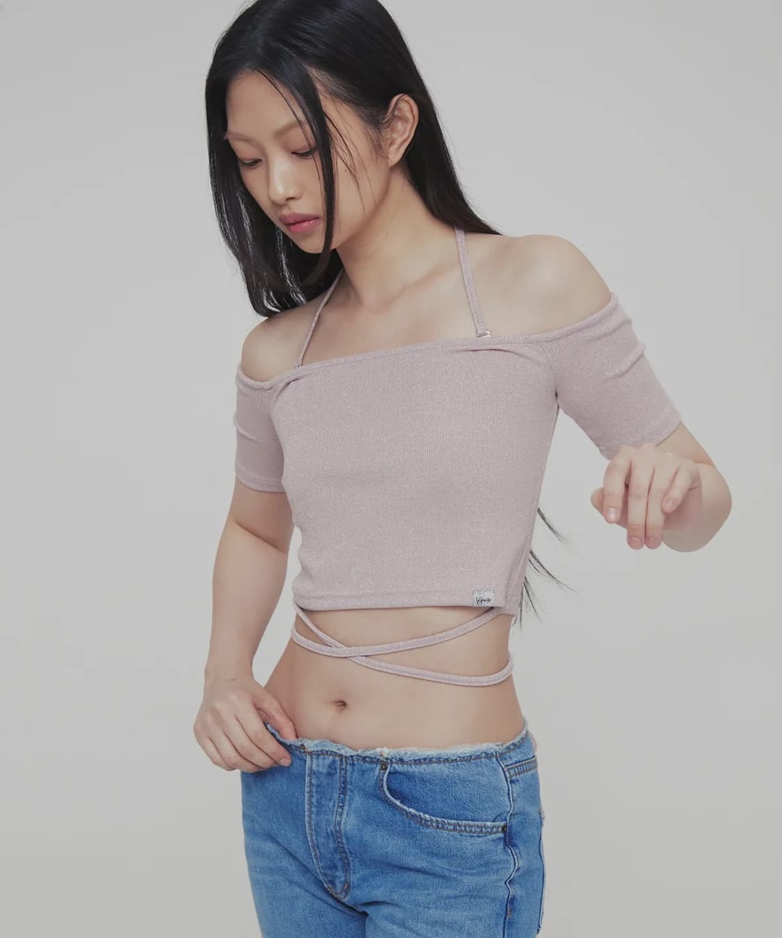 큐리티 OFF-SHOULDER STRING 핑크 크롭 탑 상품이미지1