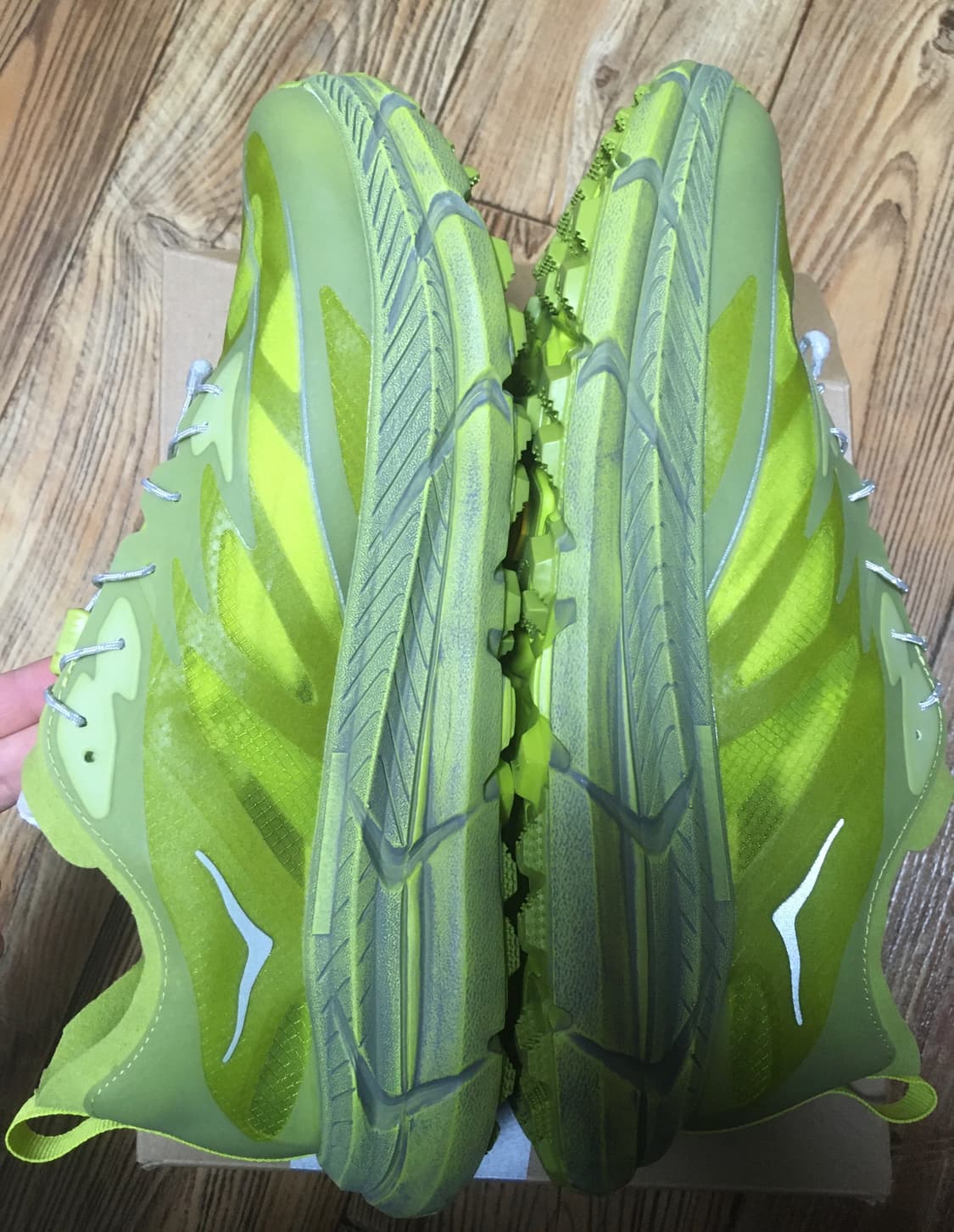 호카 새티스파이 마파테스피드4 라이트 설퍼 판매합니다 상품이미지5